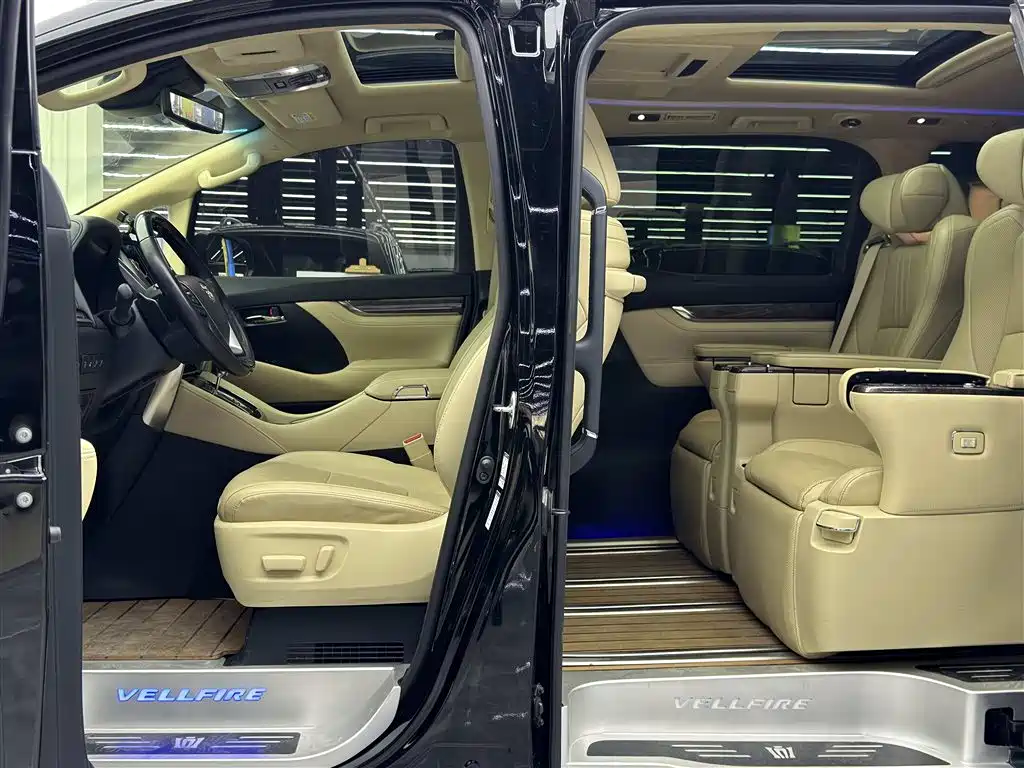 Toyota Vellfire 2021 2.5L HV Luxury