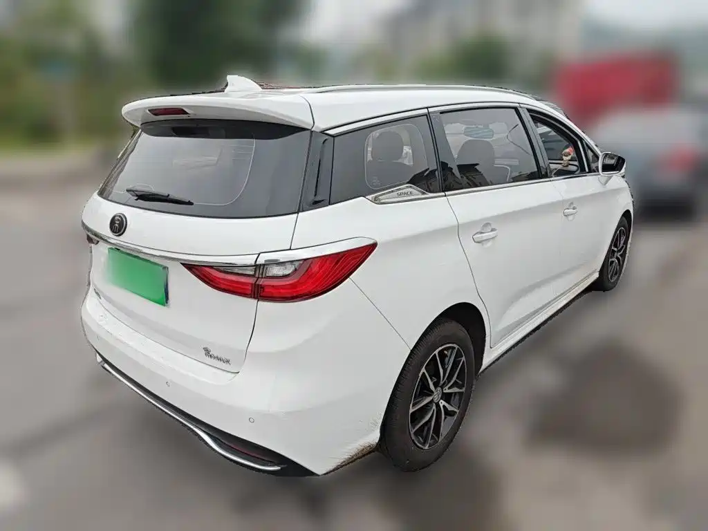 BYD MAX — миниатюра 4