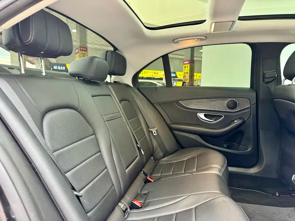 Mercedes-Benz C-Class — миниатюра 12