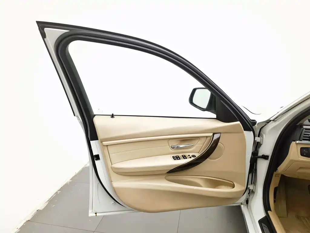 BMW 3 Series — миниатюра 8