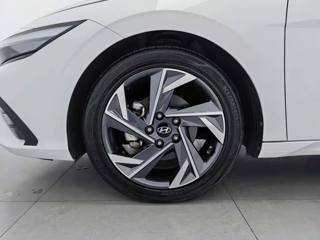 Hyundai Elantra — миниатюра 17