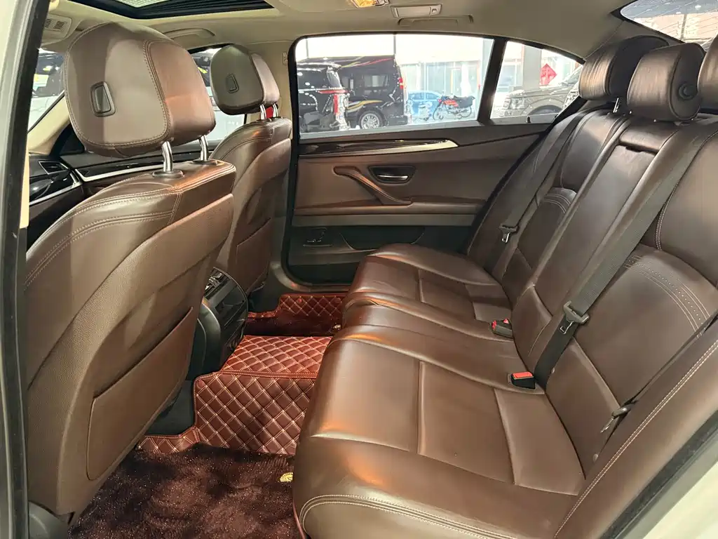 BMW 5 Series — миниатюра 10