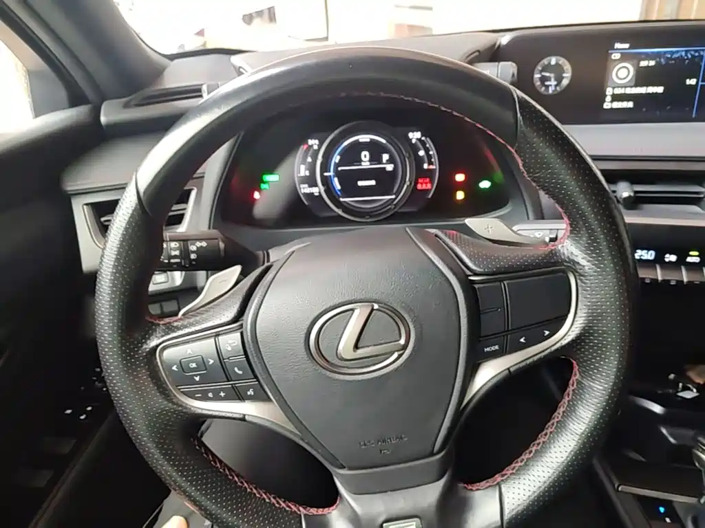 Lexus UX — миниатюра 11