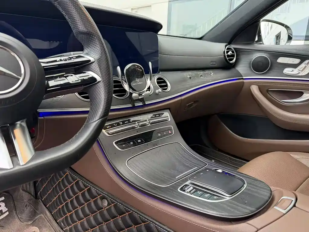 Mercedes-Benz E-Class — миниатюра 7