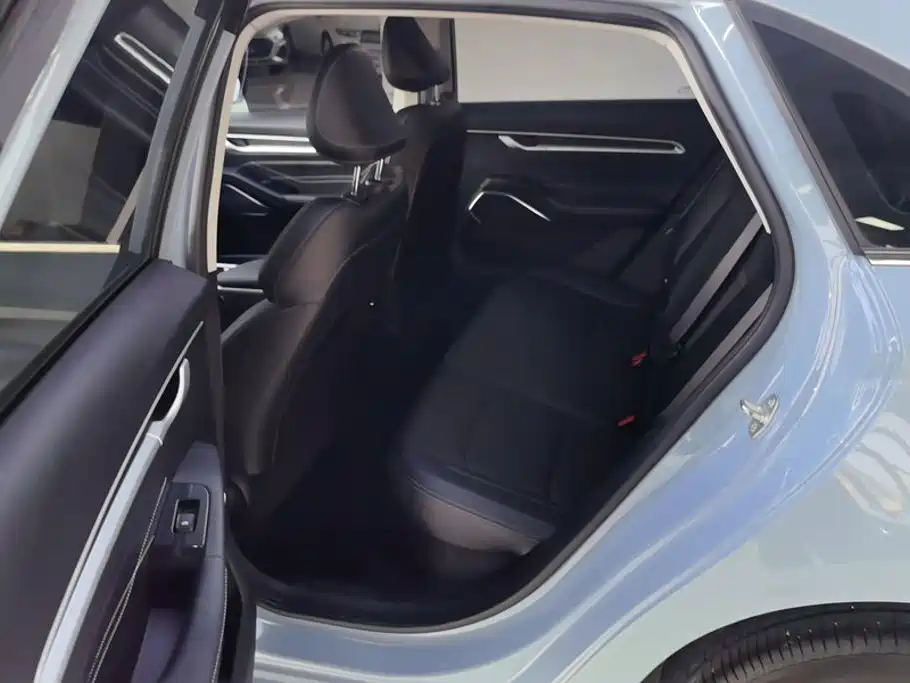 Geely Emgrand — миниатюра 11
