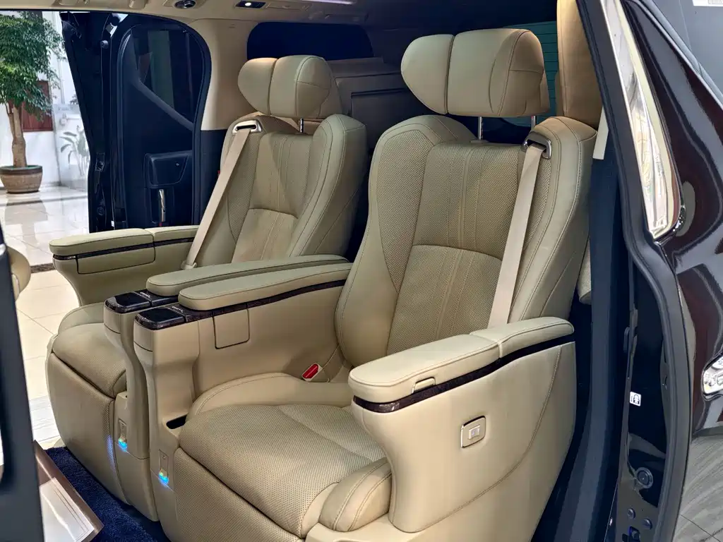 Toyota Vellfire — миниатюра 12
