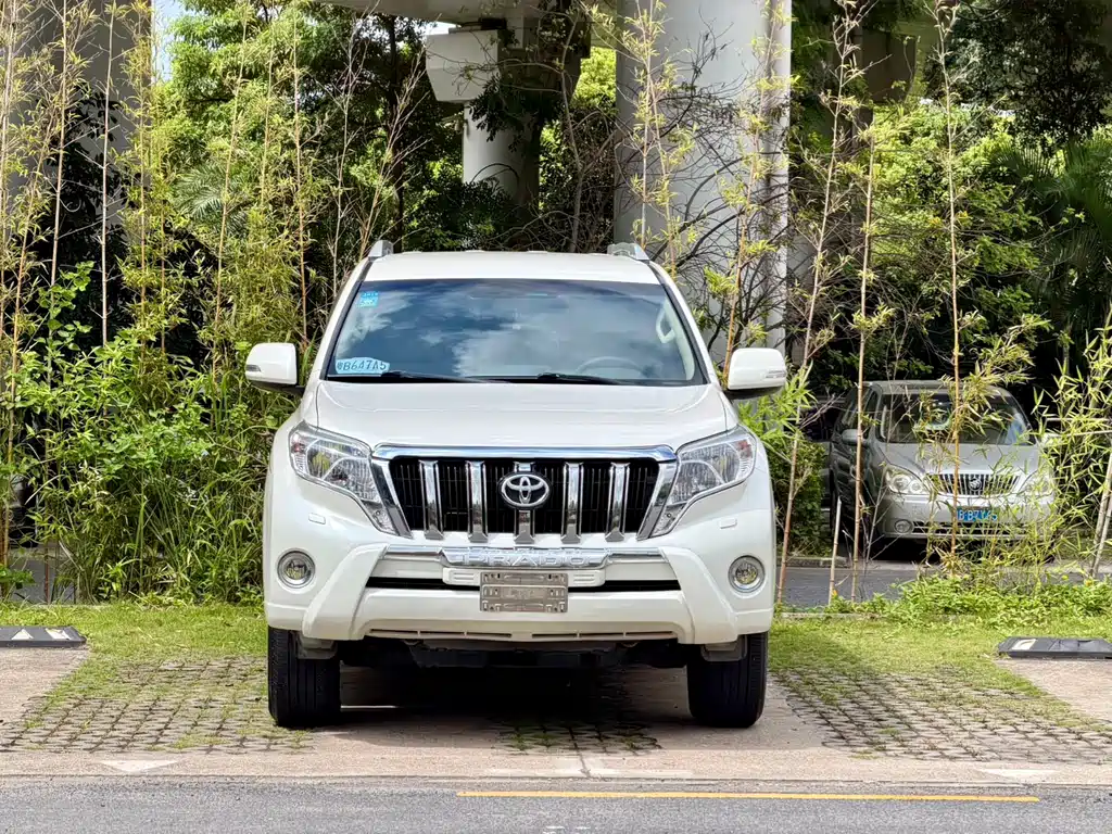 Toyota Land Cruiser Prado 2016 2.7L 7 мест