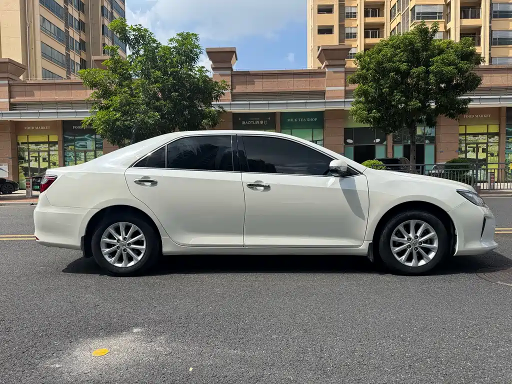 Toyota Camry — миниатюра 4