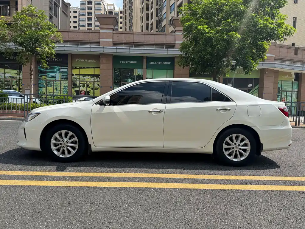 Toyota Camry — миниатюра 5