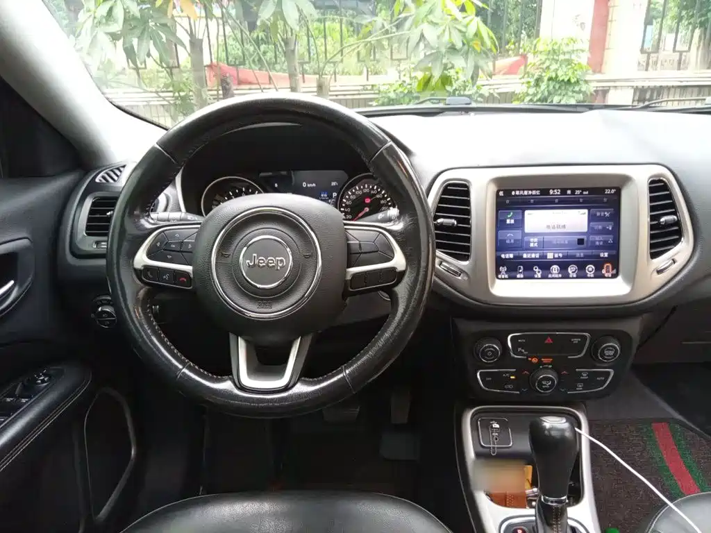 Jeep Compass — миниатюра 11