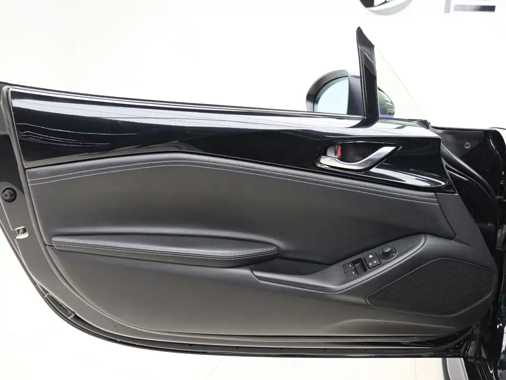Mazda MX-5 — миниатюра 4
