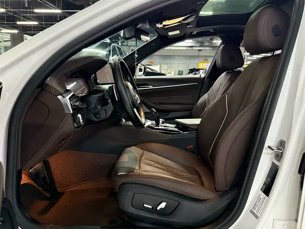 BMW 5 Series — миниатюра 8