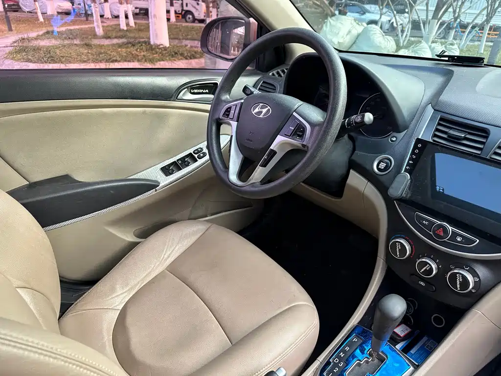 Hyundai Verna 1.4L Auto Leading Type GLX, фото 17