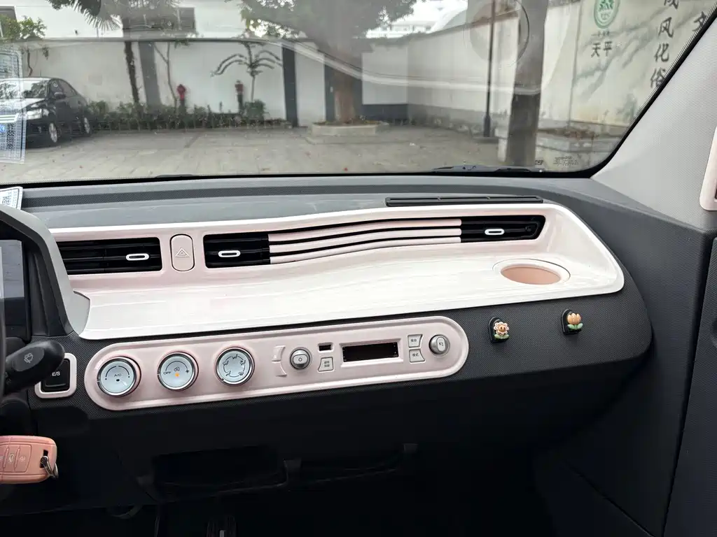 Wuling MINIEV — миниатюра 10