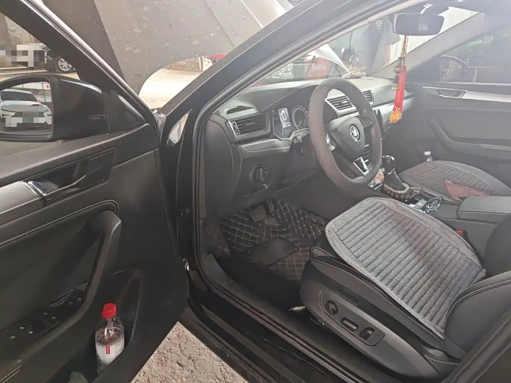 Skoda Superb — миниатюра 17