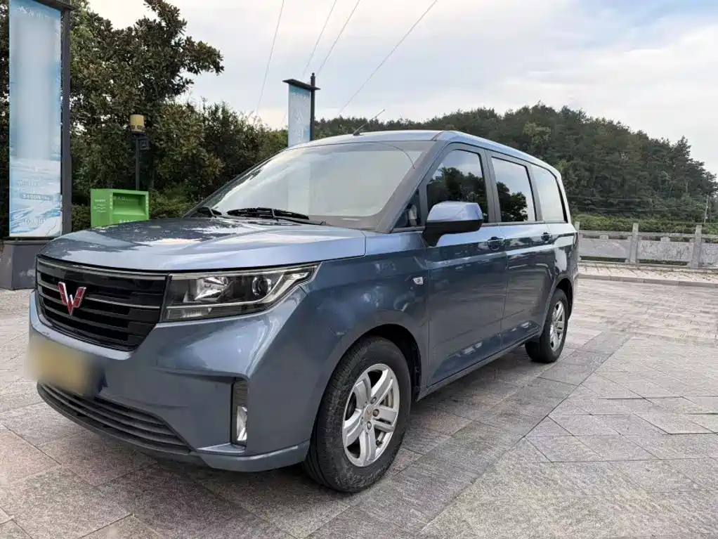 Wuling Hongguang PLUS
