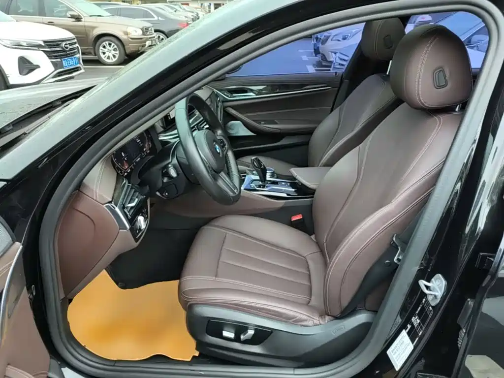 BMW 5 Series — миниатюра 15