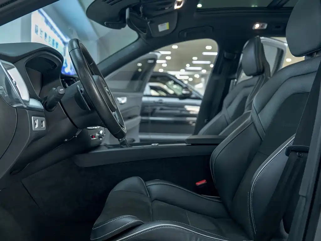 Volvo XC60 T5 4WD Smart Vision Sport Edition, фото 8
