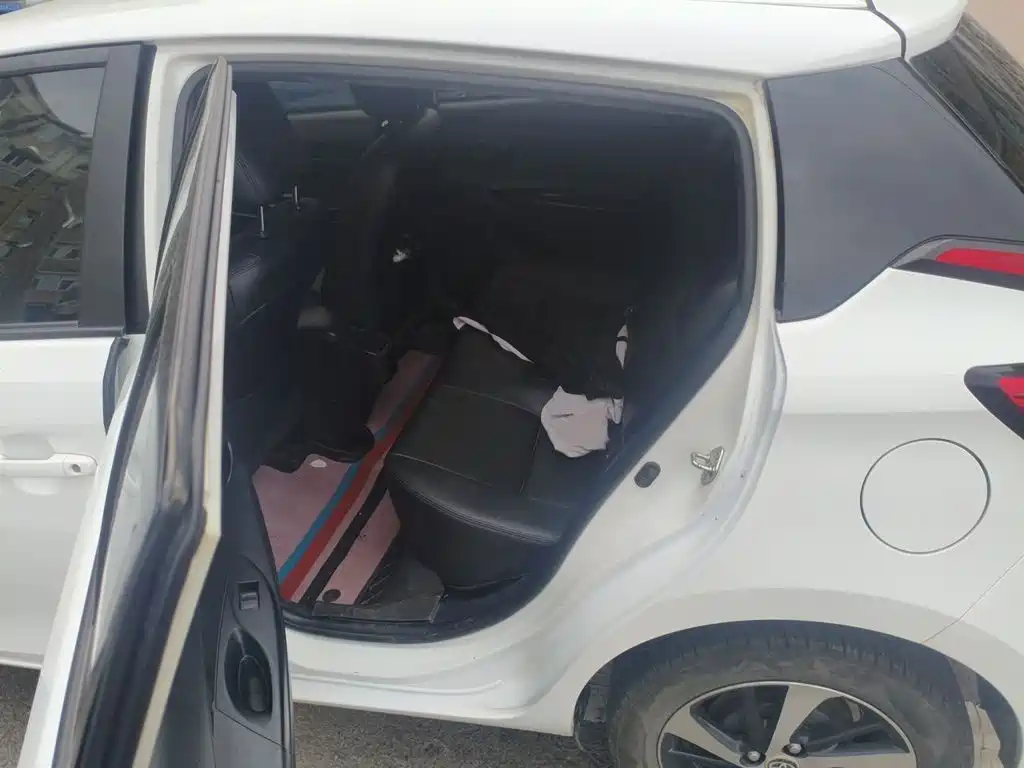 Toyota Yaris L — миниатюра 18