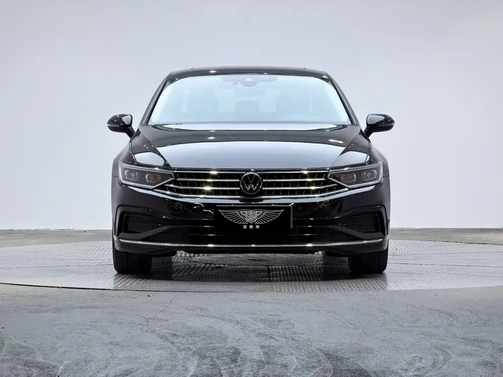 Заказать Volkswagen Magotan 2026 года за 4 147 266 ₽  из Китая