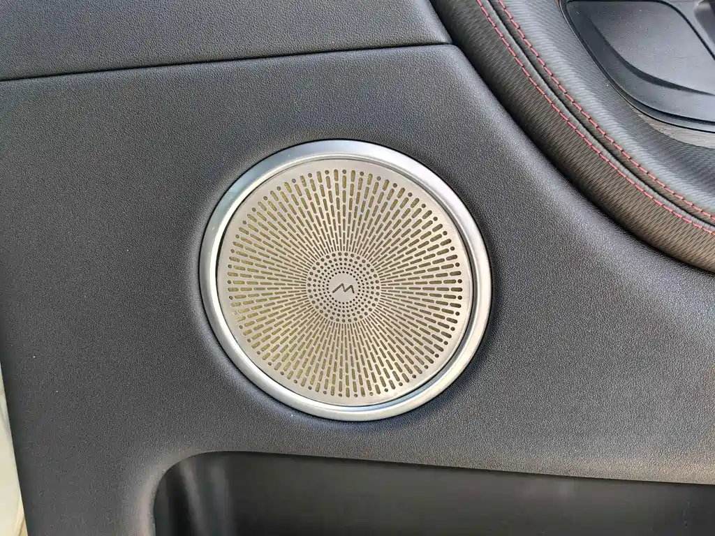 Land Rover Discovery Sport — миниатюра 12