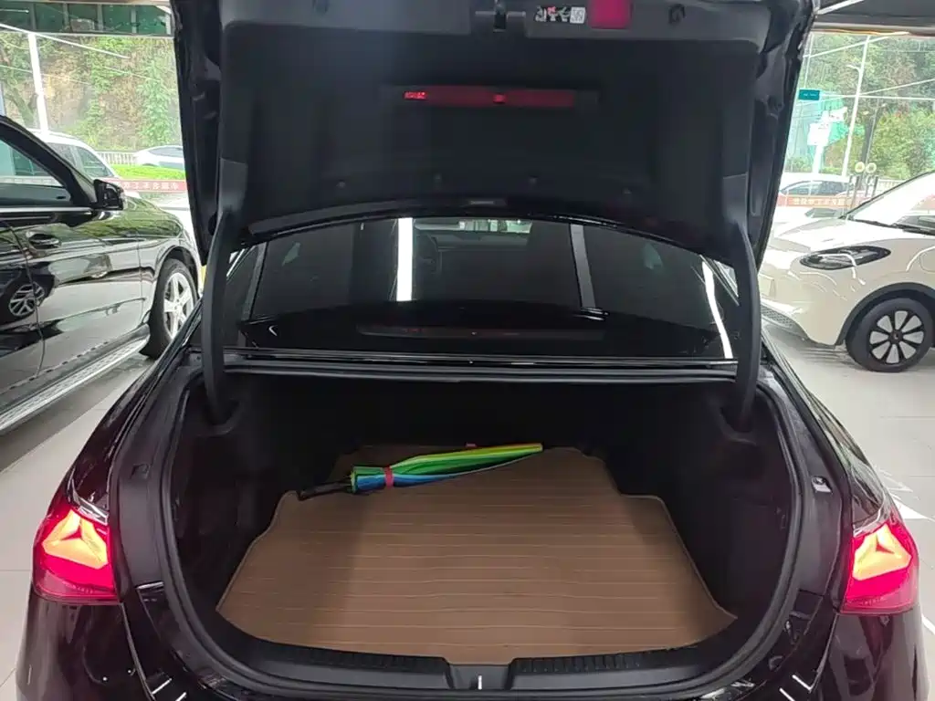 Mercedes-Benz E-Class — миниатюра 19