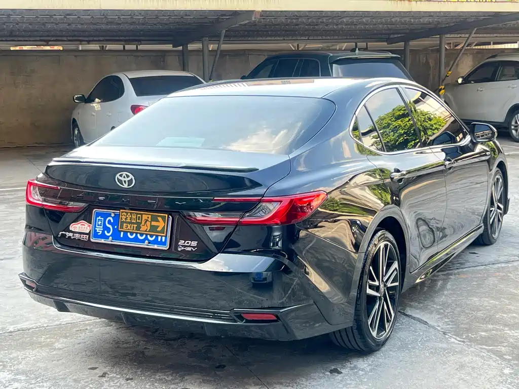 Toyota Camry — миниатюра 4