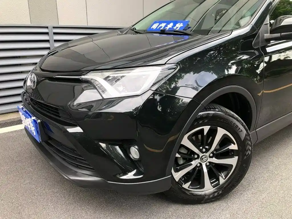 Toyota RAV4 — миниатюра 3