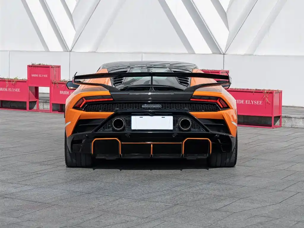 LAMBORGHINI HURACÁN