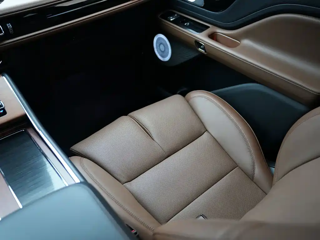 Lincoln Aviator — миниатюра 11