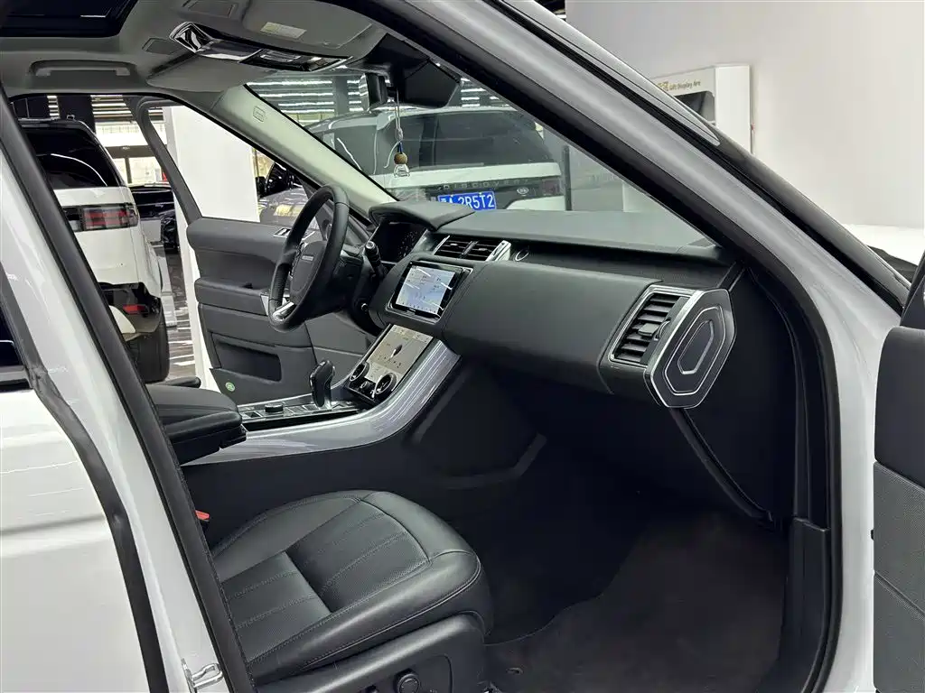 Land Rover Sport PHEV - фото 8