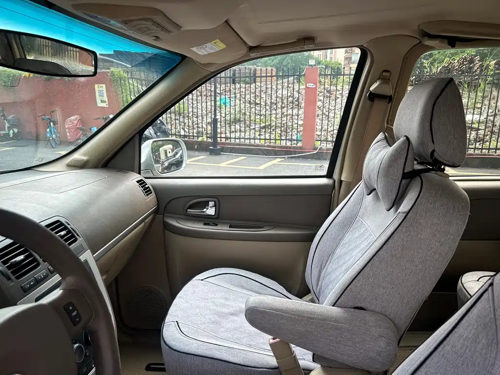 Buick GL8 — миниатюра 12