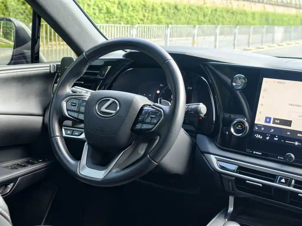 Lexus RX — миниатюра 9