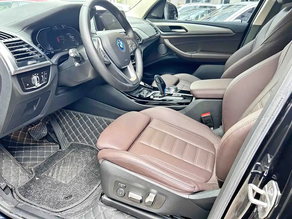 BMW iX3 — миниатюра 14