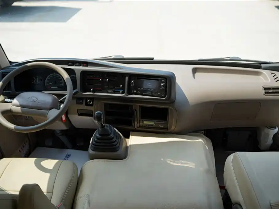 Toyota Coaster — миниатюра 15