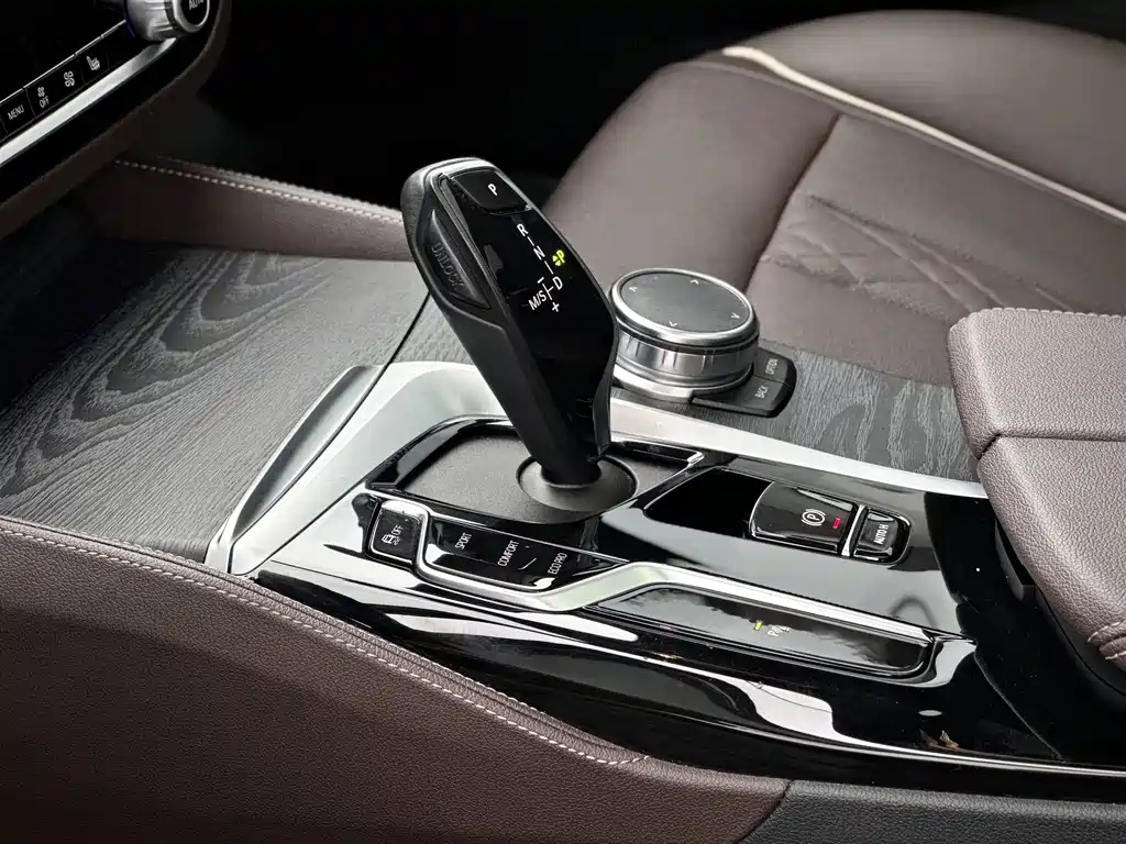 BMW 5 Series — миниатюра 15