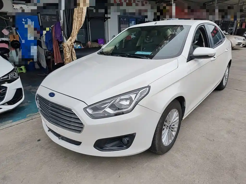 Ford Escort 2015 1.5L MT Comfort