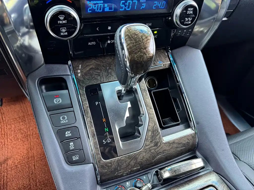 Toyota Vellfire — миниатюра 9