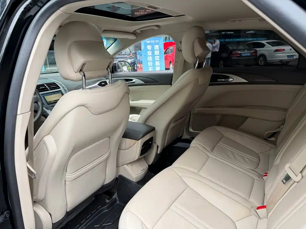 Lincoln MKZ — миниатюра 10