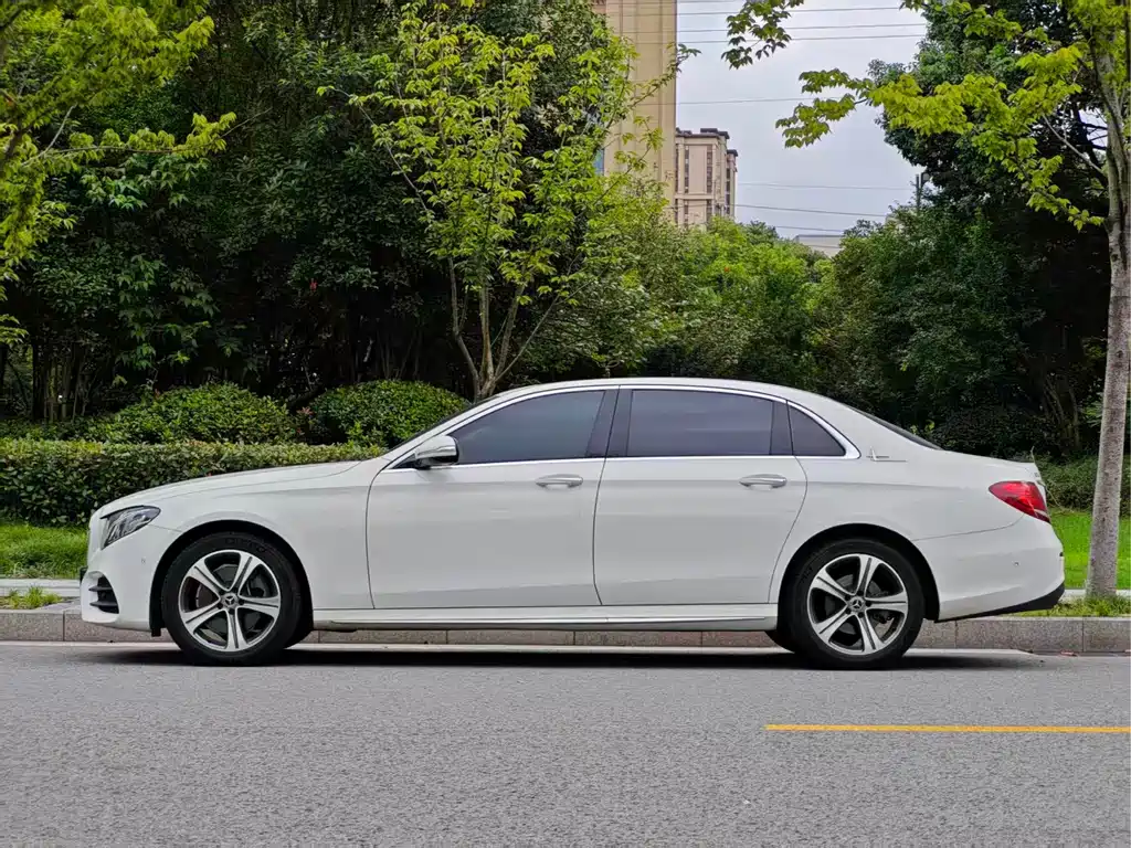 Mercedes-Benz E-Class — миниатюра 5