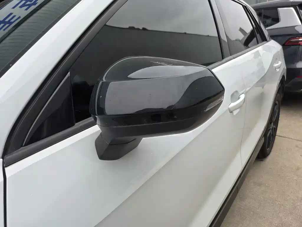 Audi Q2L — миниатюра 2