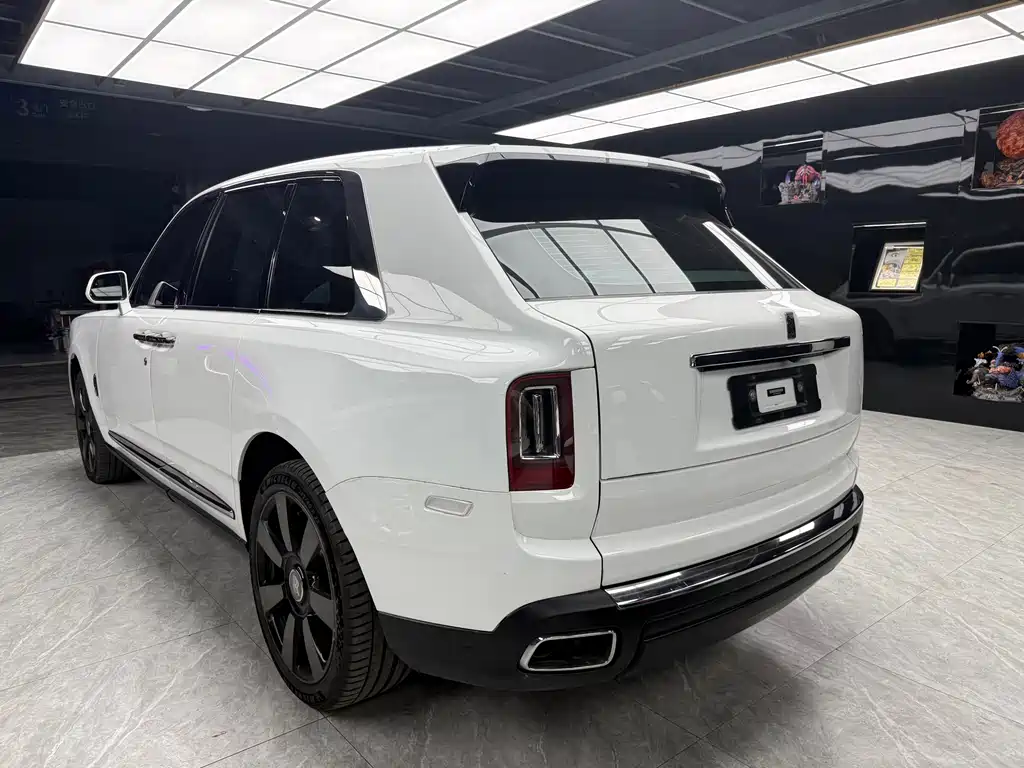 Rolls-Royce Cullinan 2018 мест