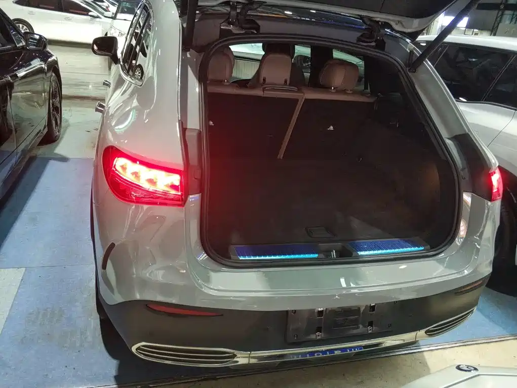 Mercedes-Benz EQE SUV — миниатюра 19