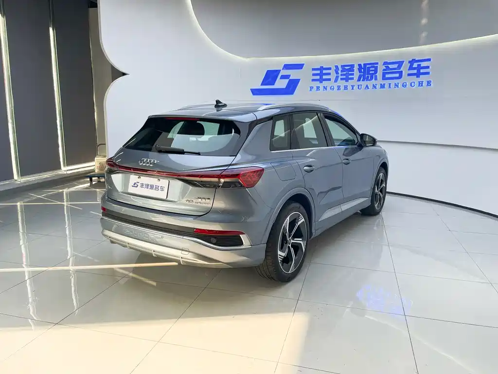 AUDI Q4 E TRON