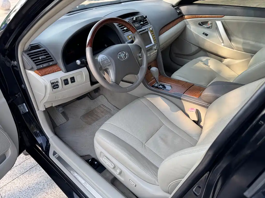 Toyota Camry — миниатюра 10