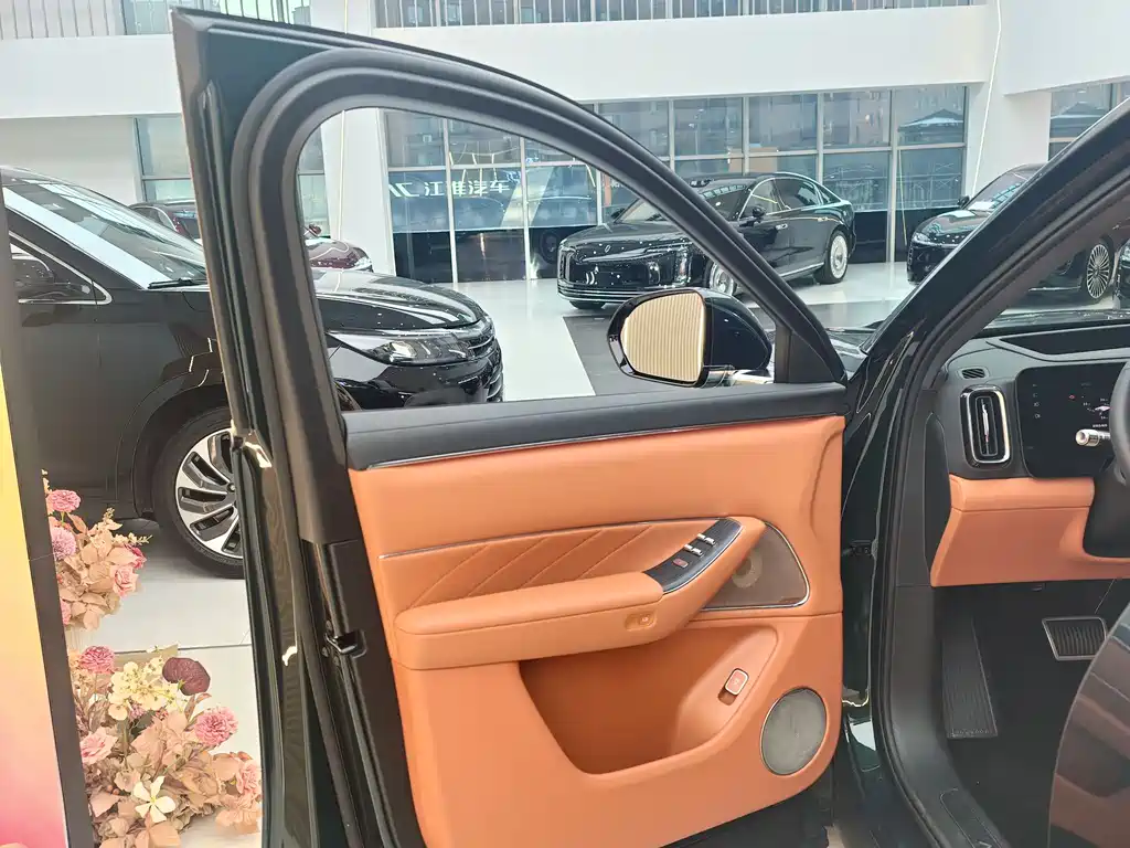 AITO ASK THE WORLD M8