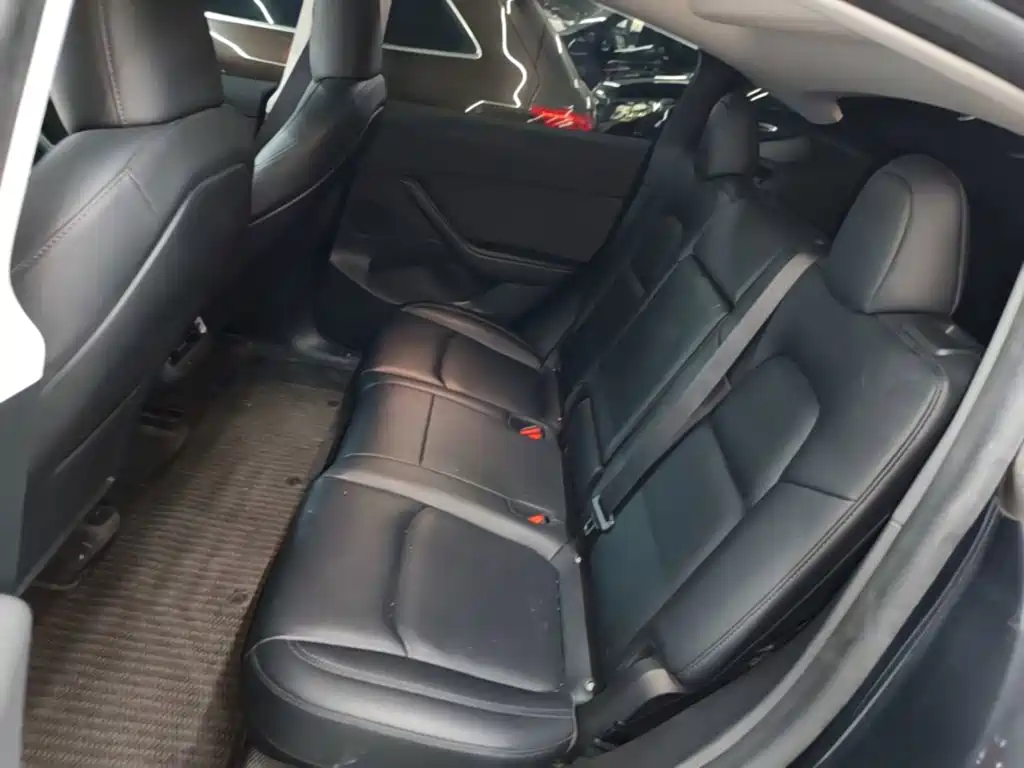 Tesla Model Y — миниатюра 17