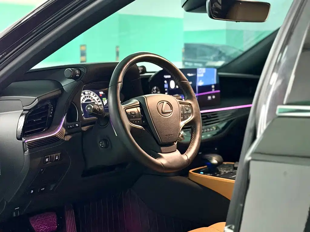 Lexus LS — миниатюра 9