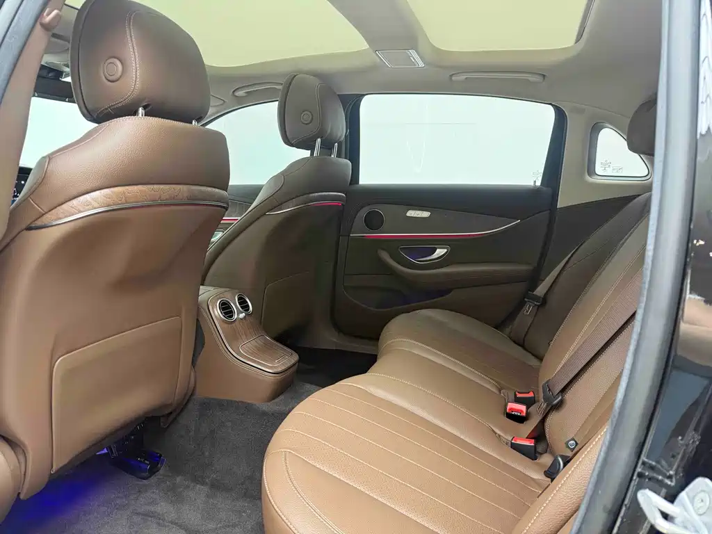 Mercedes-Benz E-Class — миниатюра 13