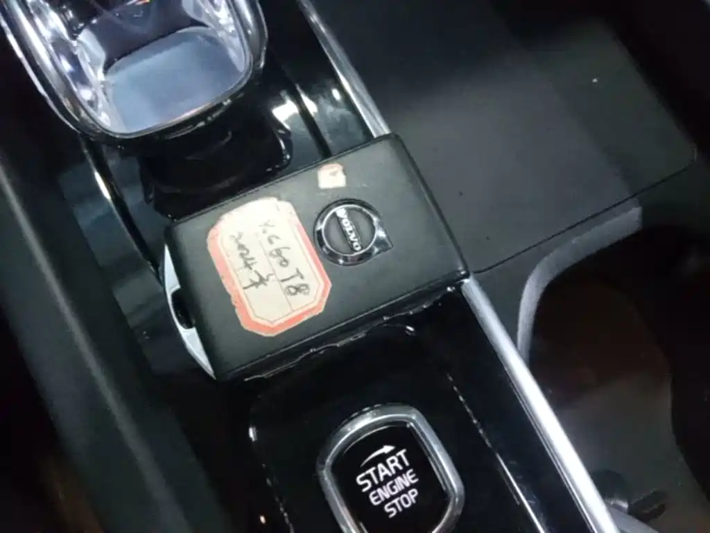 Volvo XC60 PHEV — миниатюра 9